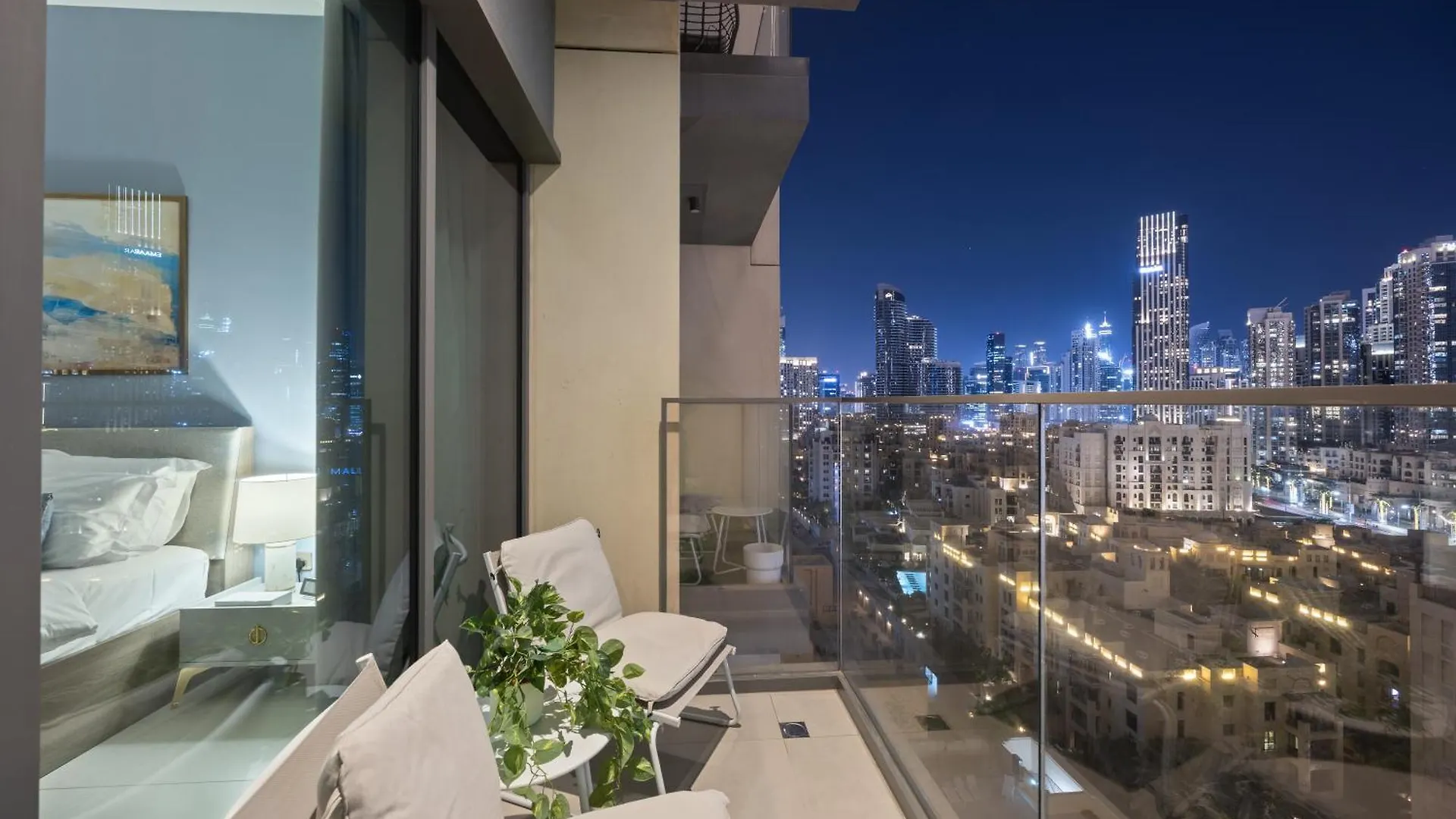 Luxury Apartment With Burj Khalifa View 8 Mins To Dubai Mall