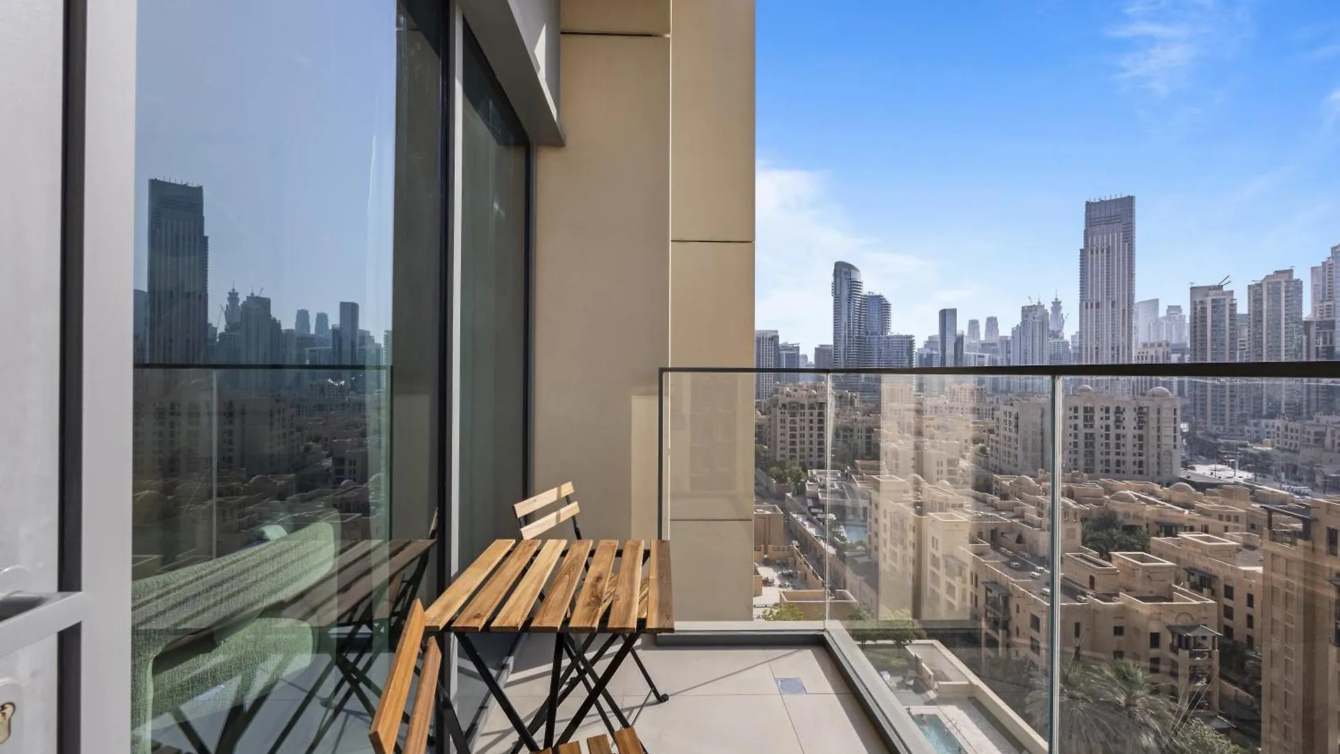 Luxury Apartment With Burj Khalifa View 8 Mins To Dubai Mall