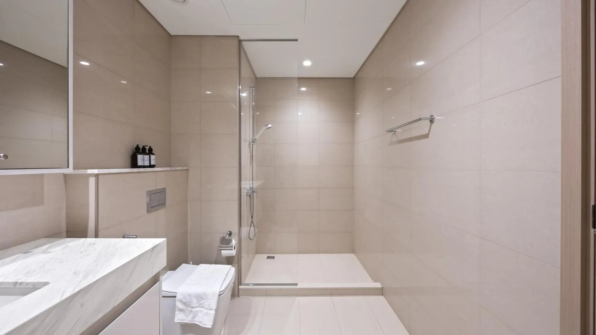 Luxury Apartment With Burj Khalifa View 8 Mins To Dubai Mall