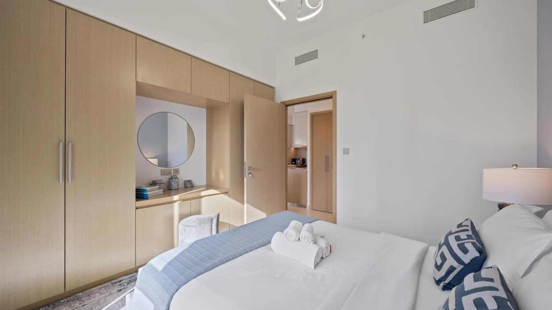 Luxury Apartment With Burj Khalifa View 8 Mins To Dubai Mall