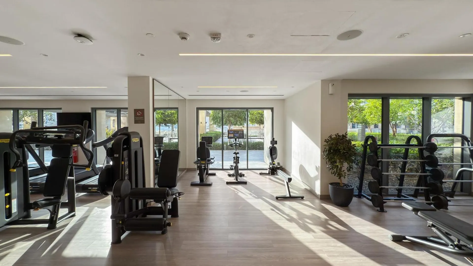 Luxury Apartment With Burj Khalifa View 8 Mins To Dubai Mall