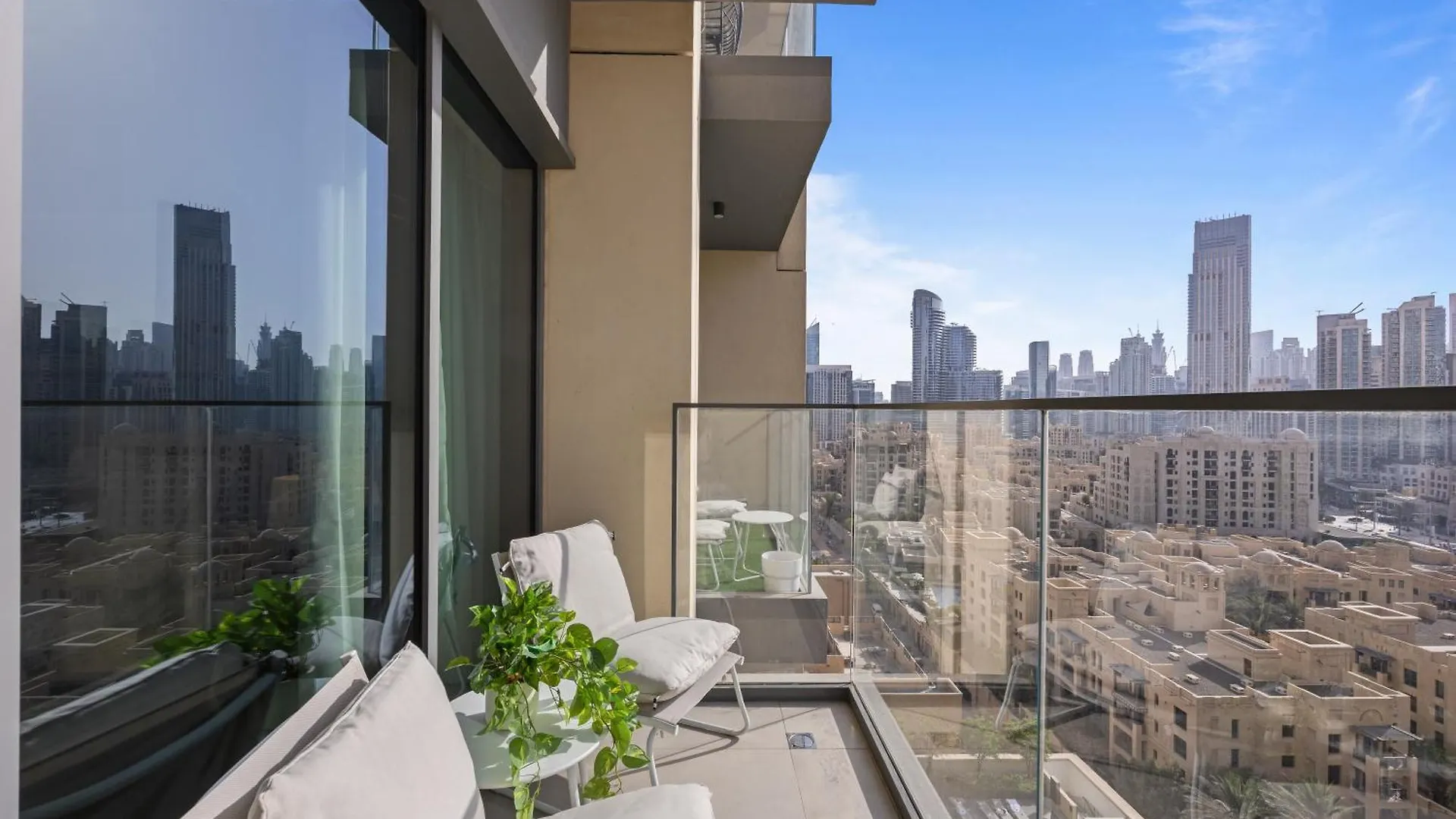 Luxury Apartment With Burj Khalifa View 8 Mins To Dubai Mall