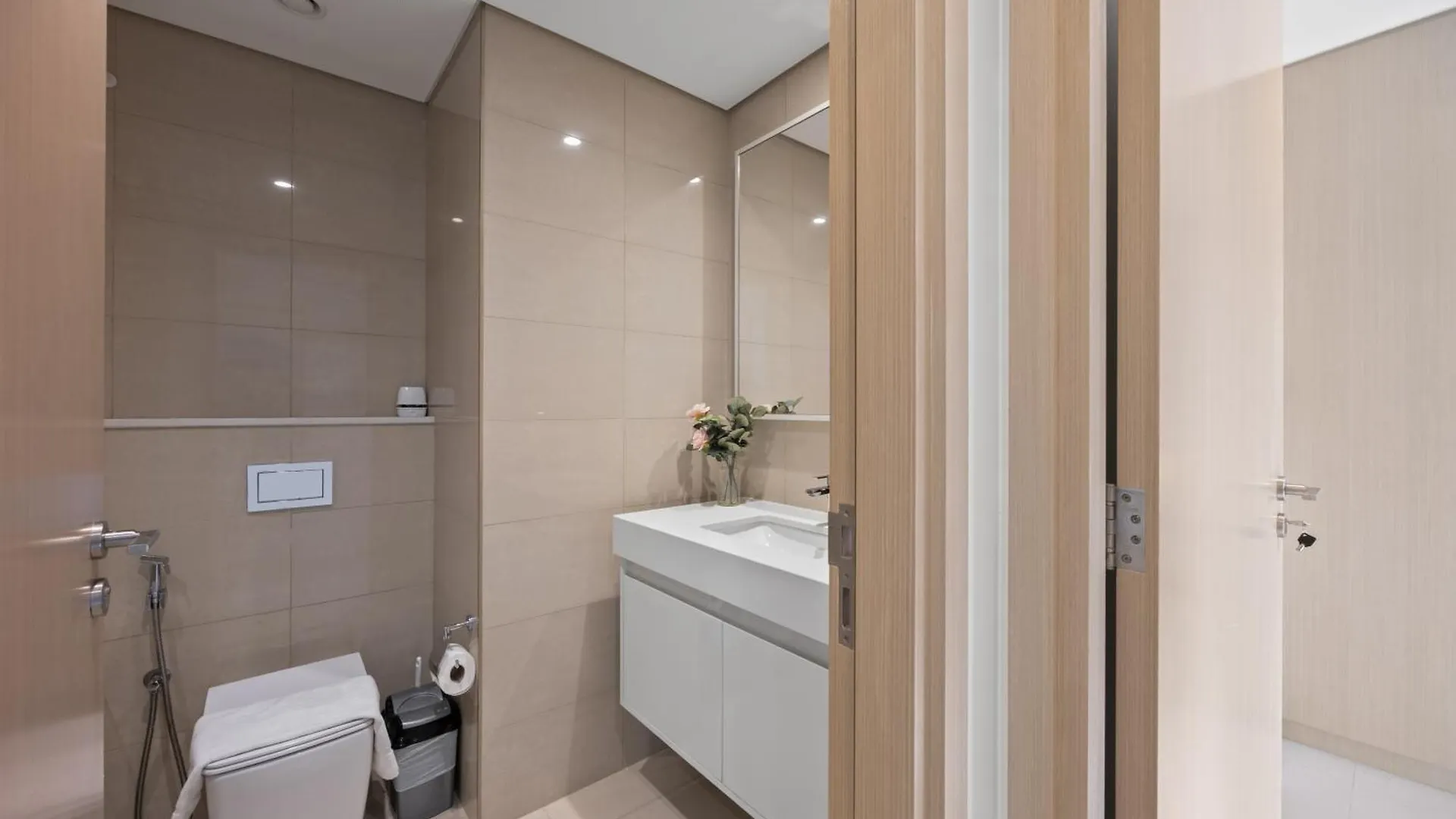 Luxury Apartment With Burj Khalifa View 8 Mins To Dubai Mall United Arab Emirates
