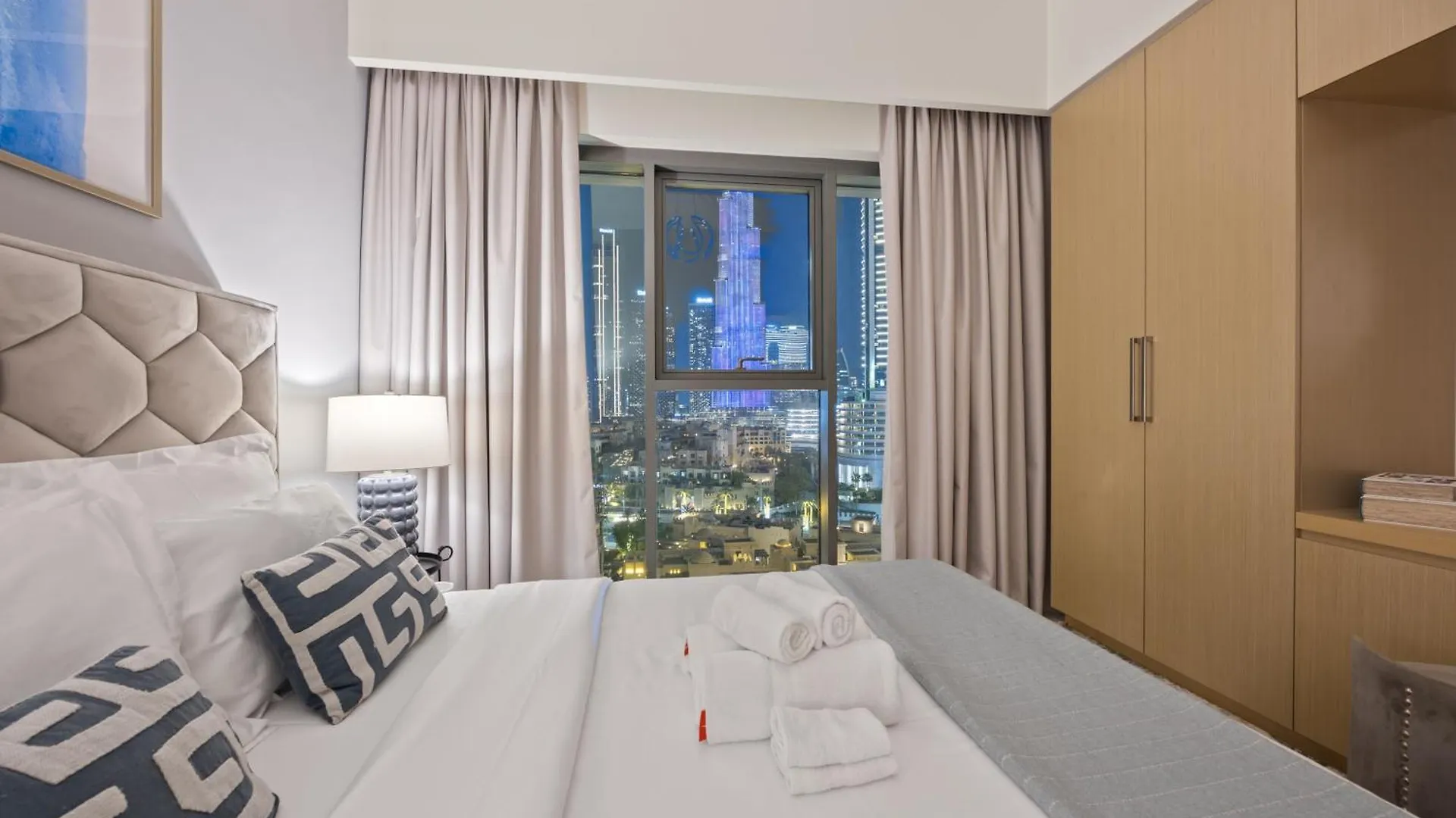 Luxury Apartment With Burj Khalifa View 8 Mins To Dubai Mall 0*,  United Arab Emirates
