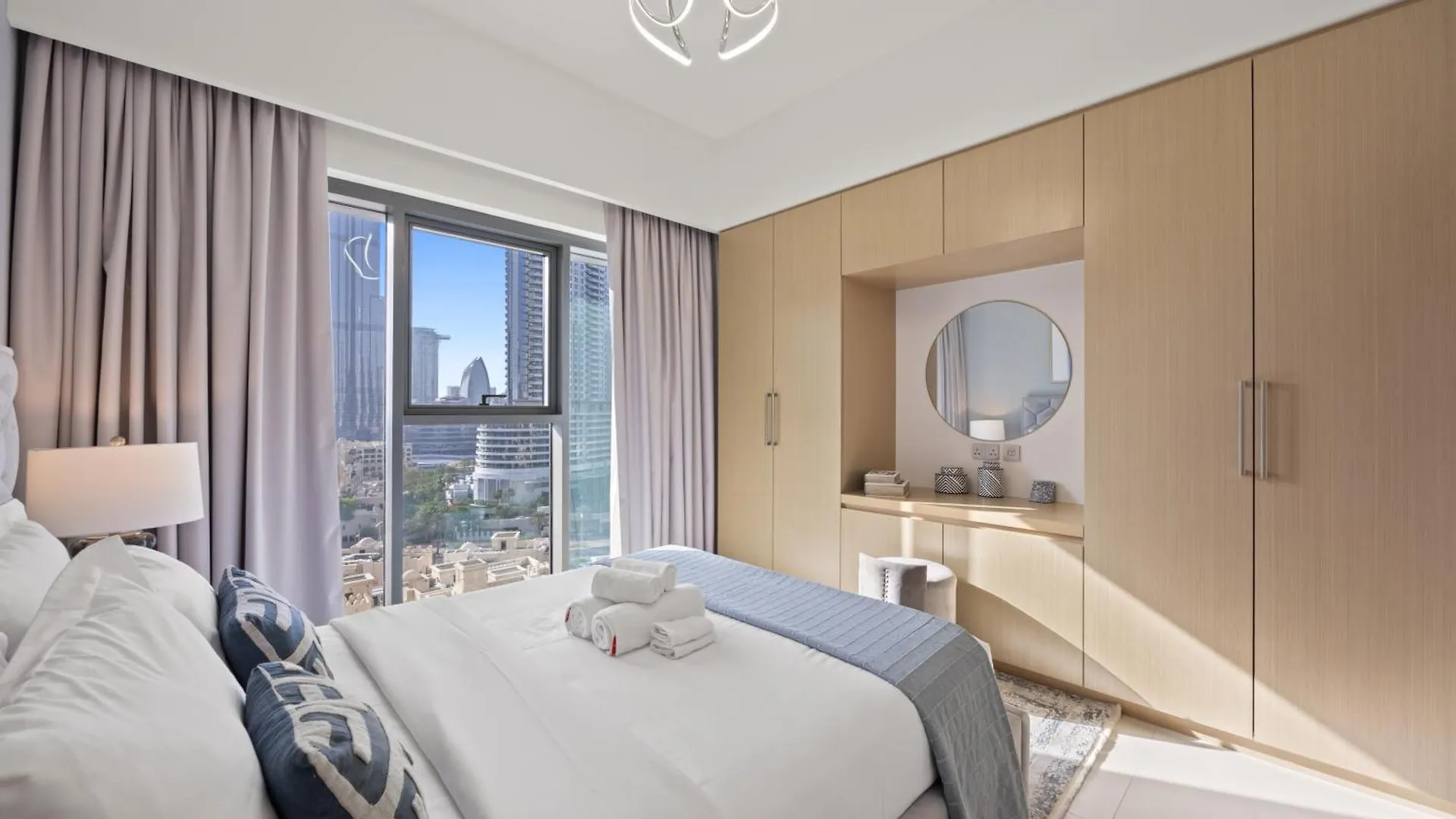 Luxury Apartment With Burj Khalifa View 8 Mins To Dubai Mall 0*,  United Arab Emirates
