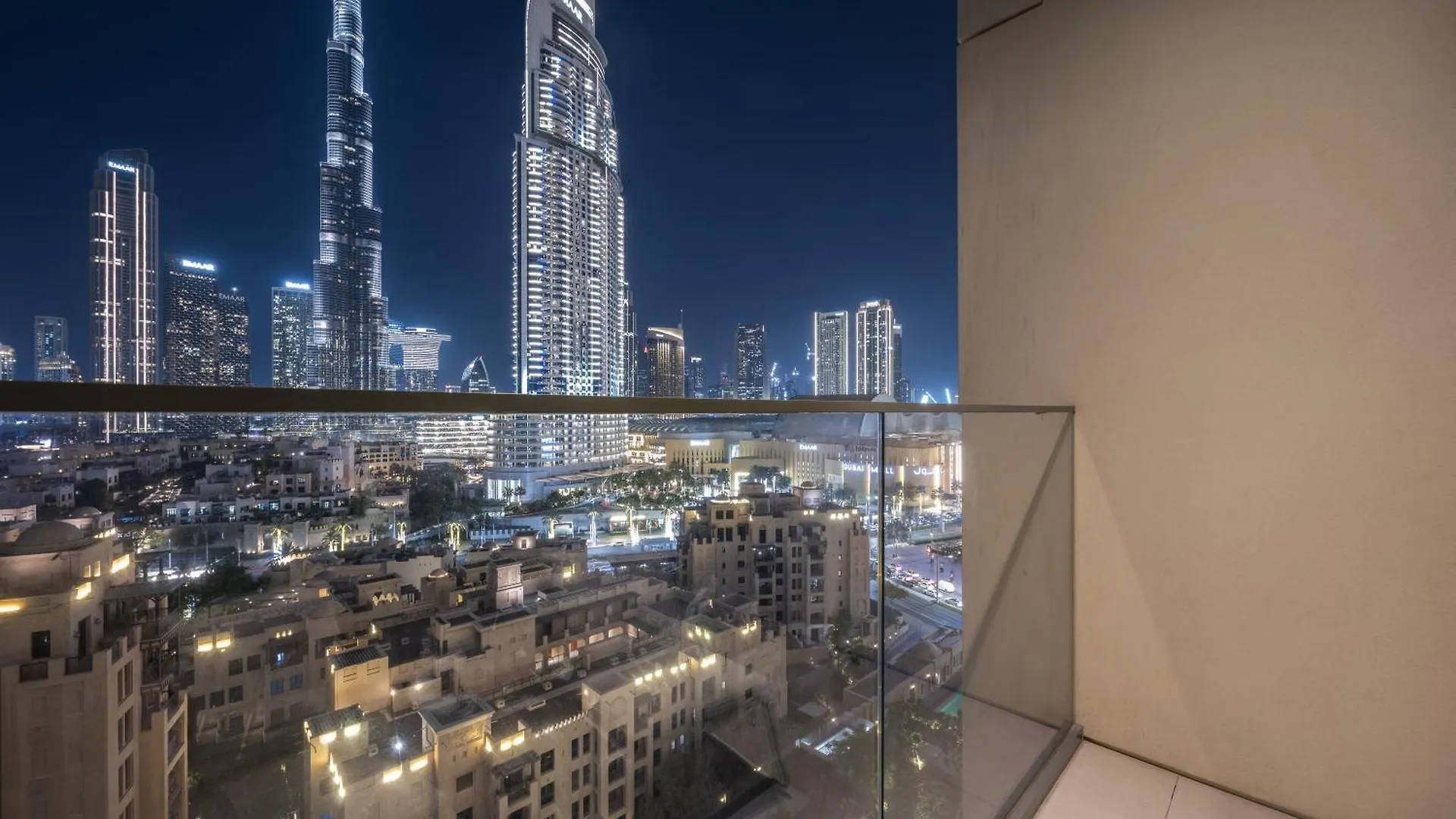 Luxury Apartment With Burj Khalifa View 8 Mins To Dubai Mall